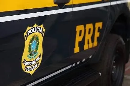 Motorista foge da PRF, admite ter bebido cerveja e cachaça e usado cocaína, e acaba preso na BR-101 em Linhares