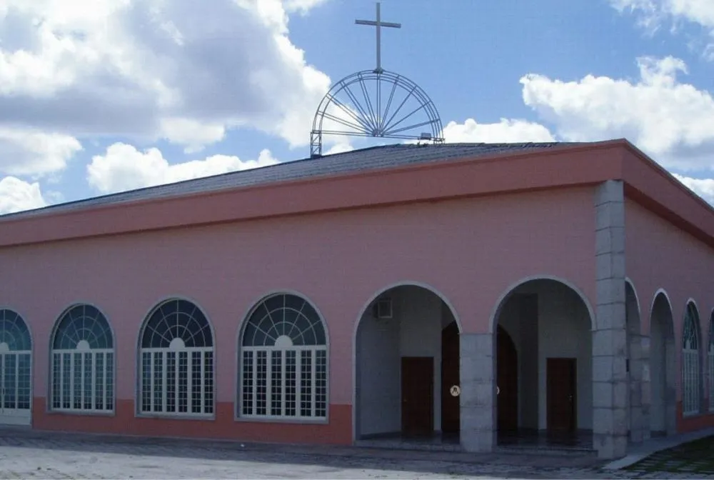 Fumaça nos fundos de igreja entrega homem que arrombou depósito de paróquia em Linhares