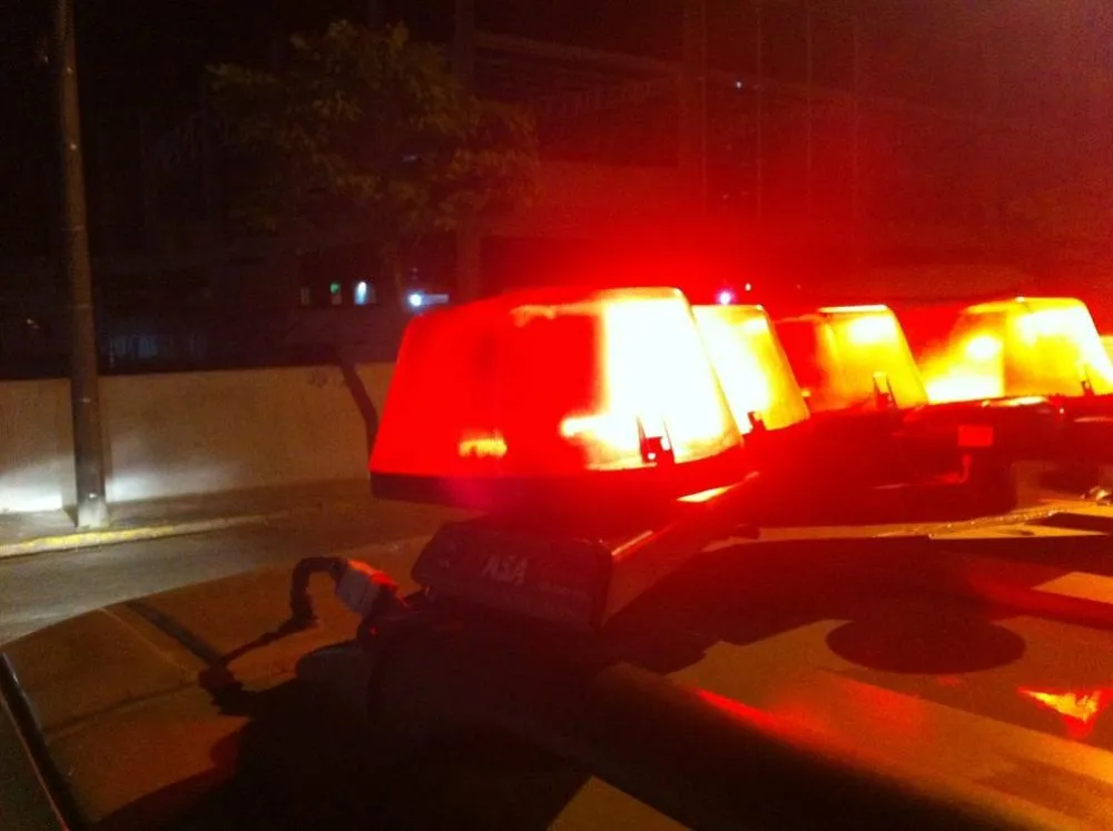 Homem é assaltado por dupla armada com facas na madrugada em Linhares