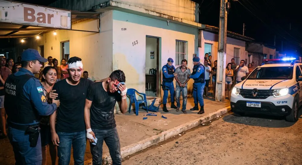 Homem embriagado é preso após agredir os próprios filhos com cadeira de plástico em Linhares